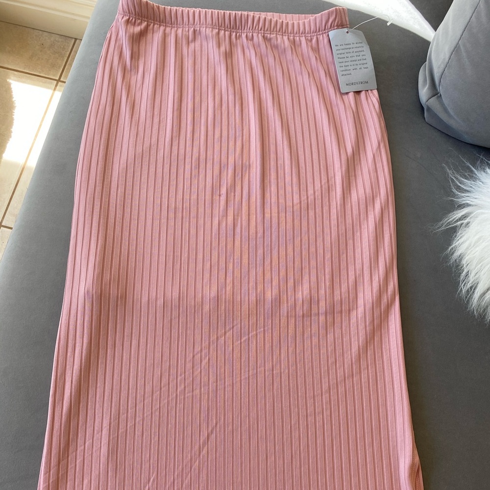 Midi skirt with side split